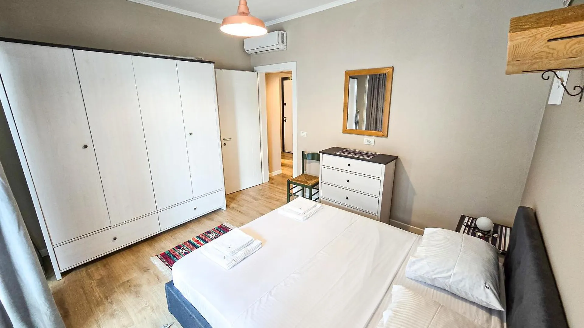 Emerald Luxury 1Bd Apartment Tirana 0*,