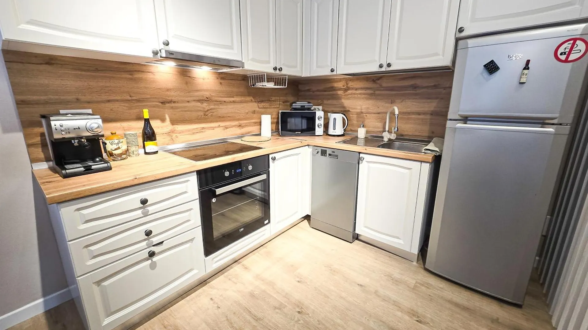 Emerald Luxury 1Bd Apartment Tirana 0*,